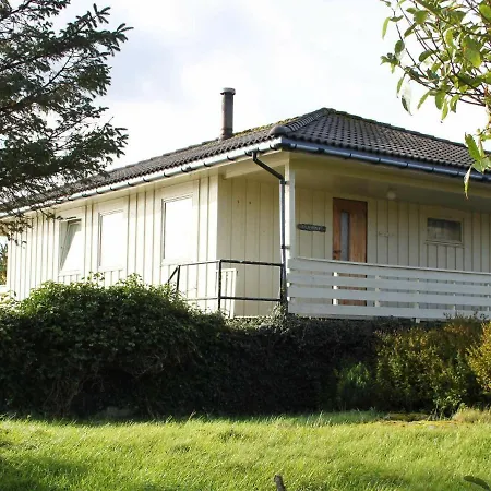 Holiday home Three-bedroom Holiday In Fjell Algroy