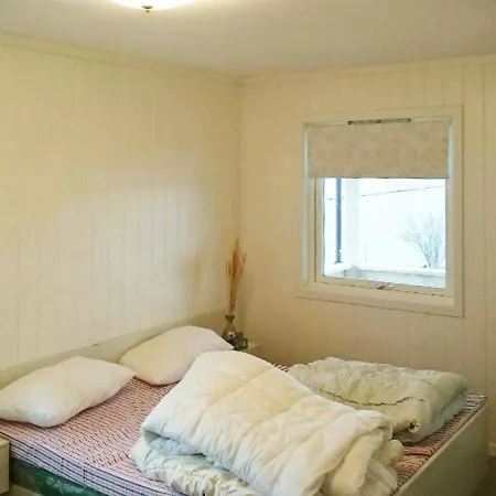Three-bedroom Holiday In Fjell *